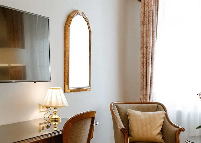 Отель Hotel City Central 4*