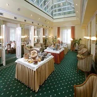 Отель Hotel City Central 4*